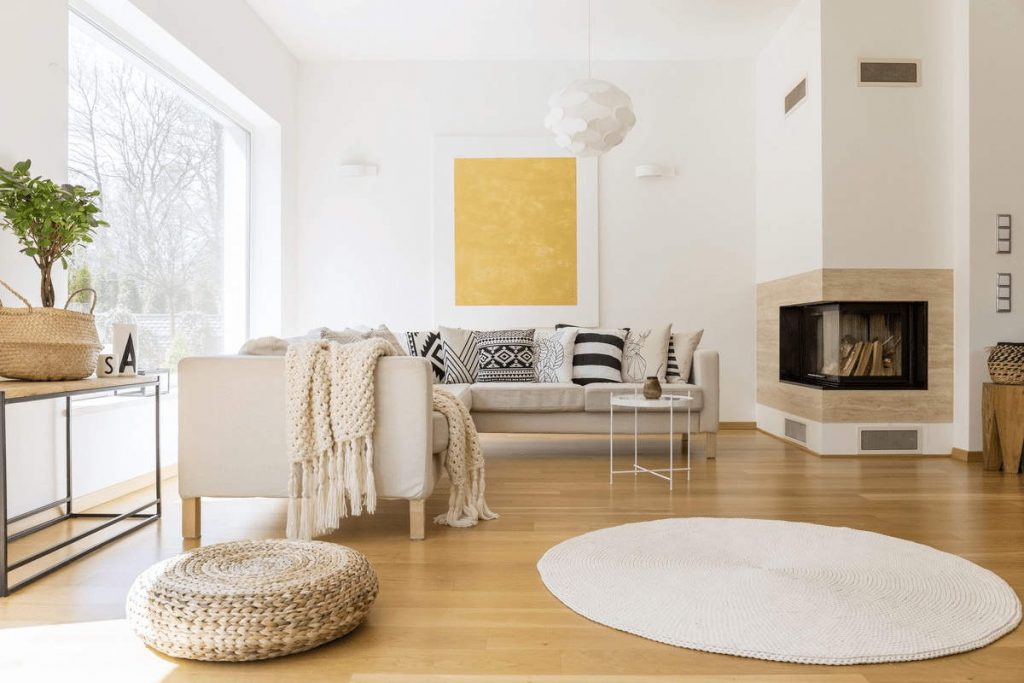 Дизайн интерьера гостиной фото в скандинавском стиле, светлая, камин угловой