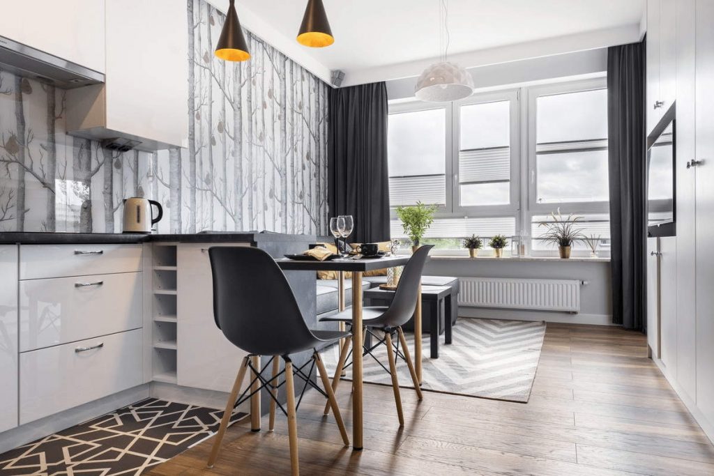 Дизайн кухни столовой в минимализме, скандинавский стиль, обои на кухне, пример фото